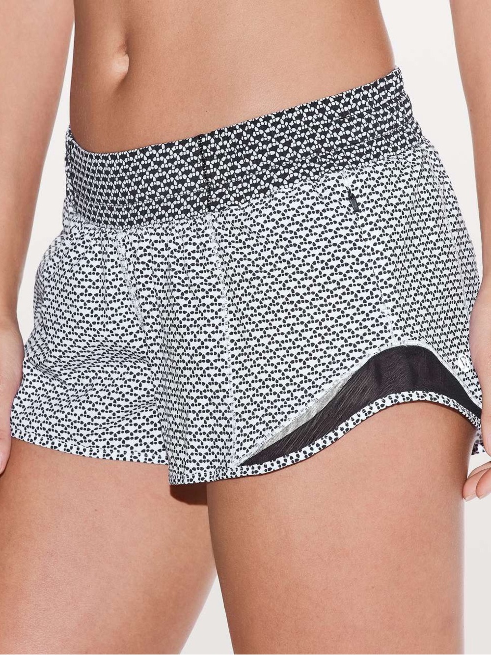 Lululemon Hotty Hot Short II *2.5"
Monochromic White / Monochromic Black 2